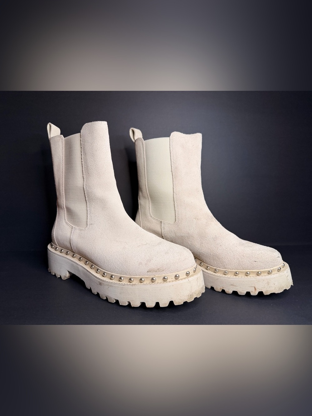 Vince Camuto Meendey Cream Suede Studded Lug Chelsea Boots Size 8M